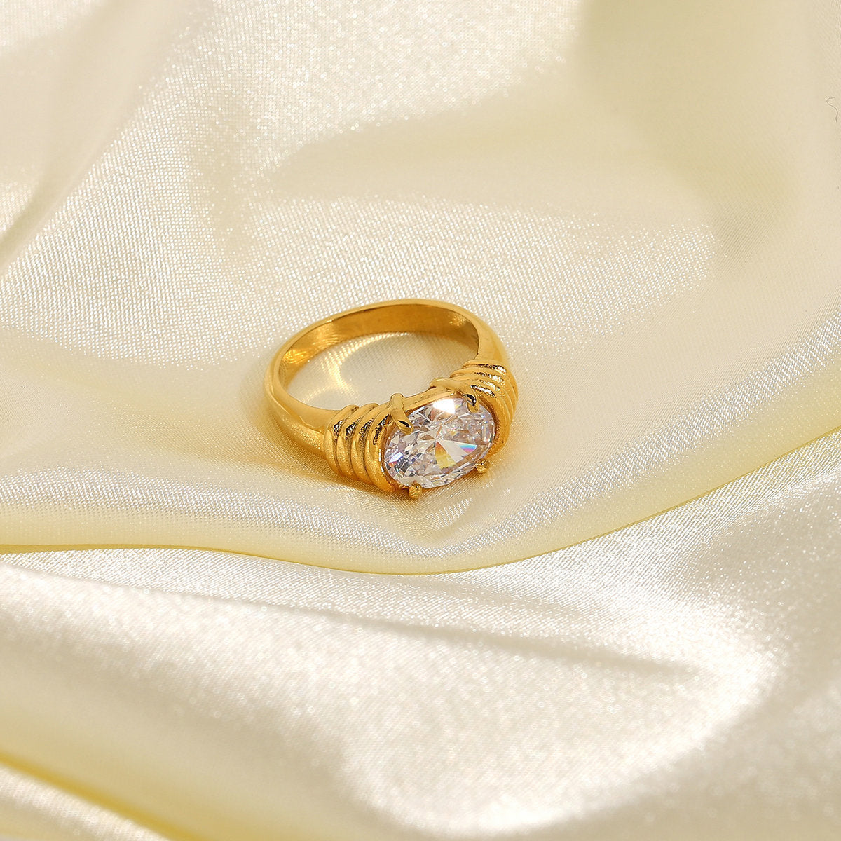 Bague plaquée or 18K avec zircon blanc – Élégance intemporelle