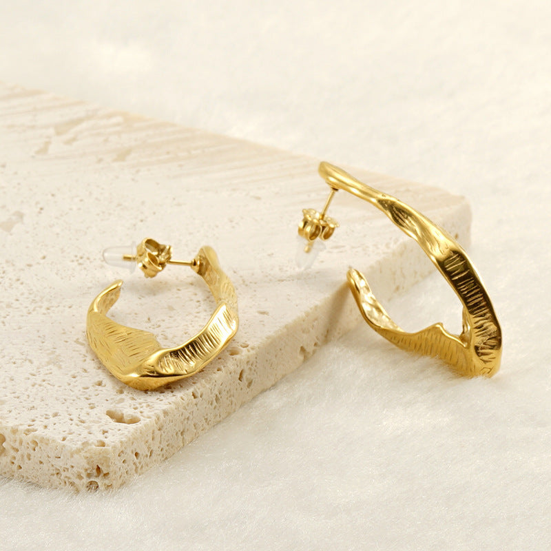 Boucles d’Oreilles La Déesse – Sculptées à la Main (Acier Inoxydable Doré)